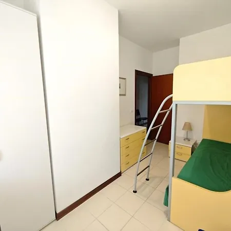 Διαμέρισμα Cozy Top-floor Getaway Near The Sea *