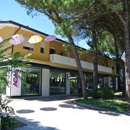 Cozy Top-floor Getaway Near The Sea * Λινιάνο Σαμπιαντόρο