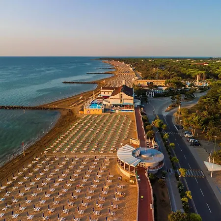 Διαμέρισμα Cozy Top-floor Getaway Near The Sea